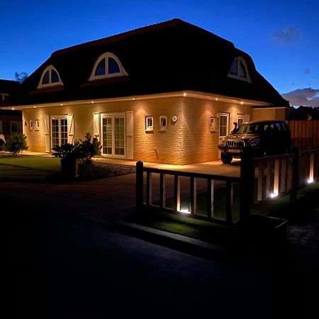 Beach Bungalow Хеллевутслёйс Экстерьер фото